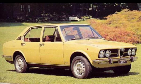 Петролната криза от 70-те години на миналия век стимулира разработването на решения, предназначени да пестят бензин, успоредно с еволюцията на дизеловите двигатели. Следователно не е съвпадение, че първата система за деактивиране на цилиндри се появява през 1983 г. на Alfa Romeo Alfetta Cem (акроним за електронно управление на двигателя ) след около две години тестване на пътя. 

Разработено в сътрудничество с университета в Генуа, електронното управление на двигателя е в състояние да деактивира два от четирите цилиндъра на 2,0-литровия двигател, използвайки данни от контролно устройство с 6 килобайта памет. След като скоростта надхвърли 2800 об/мин (прио коло 100 км/ч) или при отваряне на дросела над 40%, контролният блок позволява използването на четирите цилиндъра за икономия на гориво, която може да достигне 25% при по-добри условия. В крайна сметка моделът тъне в забрава, защото Alfetta Cem е произведен в по-малко от 1000 бройки. Просто пристигна на пазара, когато петролната криза вече е далечен спомен. 
